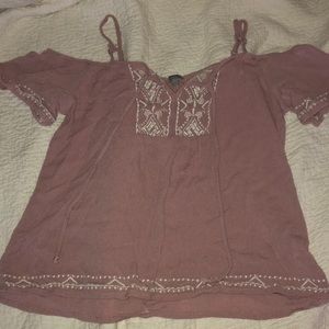 CHARLOTTE RUSSE OFF SHOULDER SHIRT